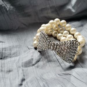 Chunky Pearl Bracelet with Rhinestone bow